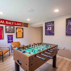 Diamond Escape: Family Fun with Hot Tub, Trampoline & Spacious Yard