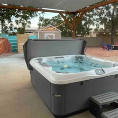 Downtown Kanab Apartment | Hot Tub & Cowboy pool | Pets Welcome