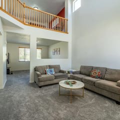 Large Group Home: Near Maverik Center + Game Room