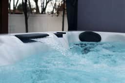 Apres Abode • Pet-Friendly Ski Retreat w/ Hot Tub