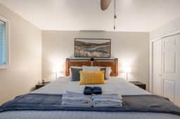 Apres Abode • Pet-Friendly Ski Retreat w/ Hot Tub - Image 4