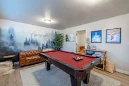 Apres Abode • Pet-Friendly Ski Retreat w/ Hot Tub