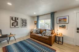 Charming Skiers' Hideaway: Cozy, Downtown Retreat for Long-Term Stays