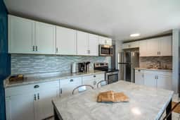 Diamond Escape: Family Fun with Hot Tub, Trampoline & Spacious Yard