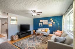 Diamond Escape: Family Fun with Hot Tub, Trampoline & Spacious Yard - Image 2