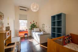 Downtown Oasis: Kid-Friendly Stay with Backyard, Perfect for Long Stays