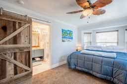 Duke's Hawaiian Surfer Haven: Spacious 4BD Home for Long Stays