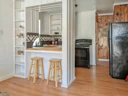 Economical Pet Friendly Downtown Apartment | Explorer's Haven