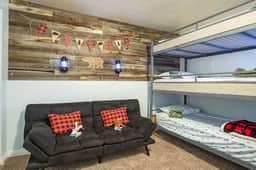 Family Stay w/ Hot Tub & Trampoline