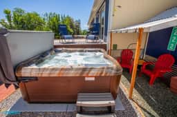 Family Stay w/ Hot Tub & Trampoline