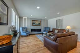 Lost Creek - Family Amenities|Pets|Desks|Fenced Backyard