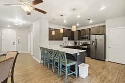 Poolside Suite Near Zion | Hot Tub | Pickleball