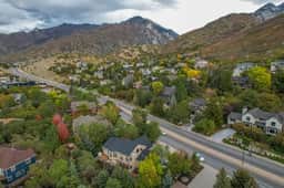 Private Mountain View Retreat • Near Skiing