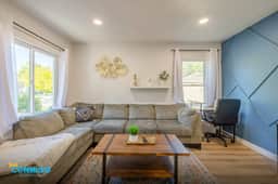 Silver Suite + Near Downtown