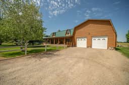 Uncle Terry's Beautiful Cabin - Fast WiFi|Fly Tying|Foosball