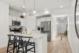Valley Views | Walk to Marina & Town | EV Ready