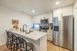 Family Townhome Near SLC | King Suite & Balcony - Image 2