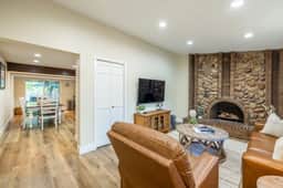 Saddle House with Saloon | Hot Tub | Fireplace | Ideal Ski Location - Image 5