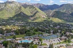 Historic Sandy Estate | Mountain Views + Speakeasy - Image 4