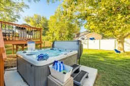 Apres Abode • Pet-Friendly Ski Retreat w/ Hot Tub - Image 2