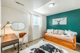 Apres Abode • Pet-Friendly Ski Retreat w/ Hot Tub - Image 5