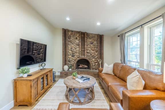 Saddle House with Saloon | Hot Tub | Fireplace | Ideal Ski Location - Image 1