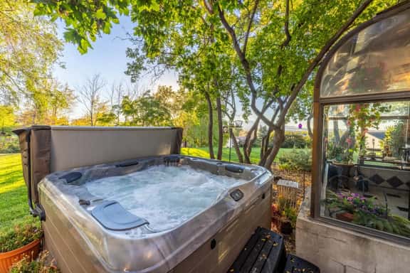 Historic Sandy Estate| Hot Tub • Speakeasy • Utah Ski - Image 1