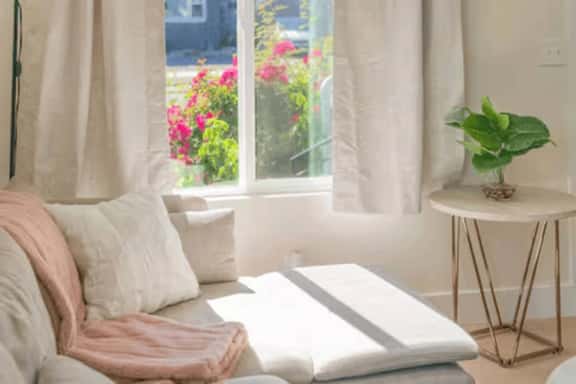 Downtown SLC Bungalow: Near TRAX | Long-Term Stays - Image 1