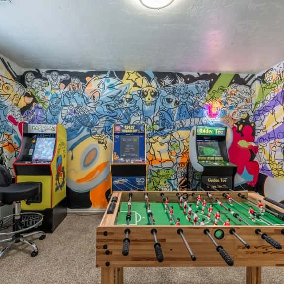 Hot Tub | Pickleball | Arcade | Sleeps 15| By BYU - Image 1