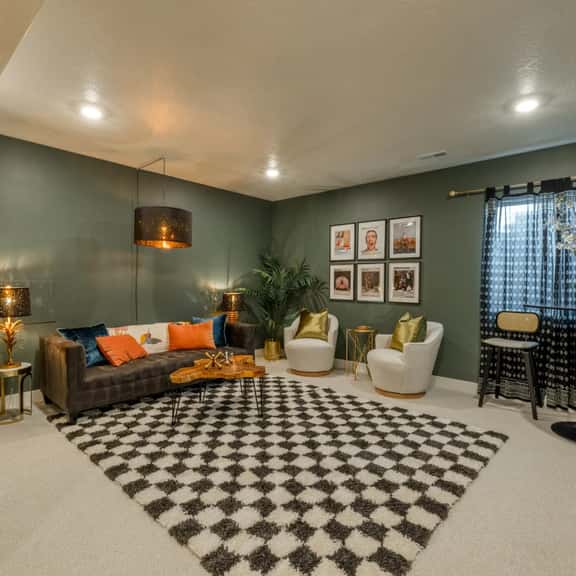 Midnight Manor | Bold, Modern Vibes & Spacious - Image 1