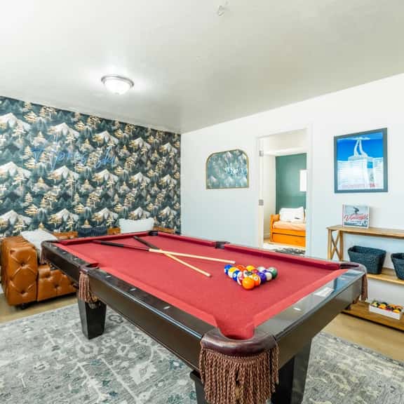 Apres Abode • Pet-Friendly Ski Retreat w/ Hot Tub - Image 1