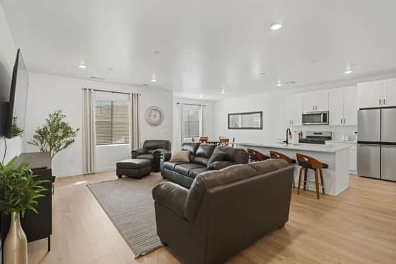 Affordable | Close to Zion | Clean & Comfortable