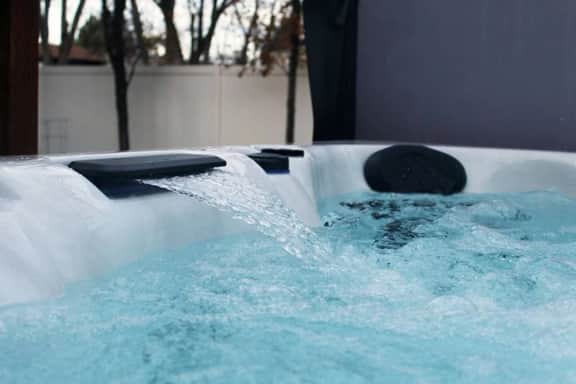 Apres Abode • Pet-Friendly Ski Retreat w/ Hot Tub