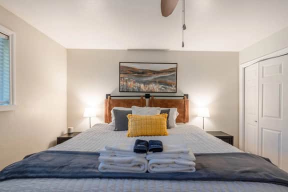 Apres Abode • Pet-Friendly Ski Retreat w/ Hot Tub - Image 4