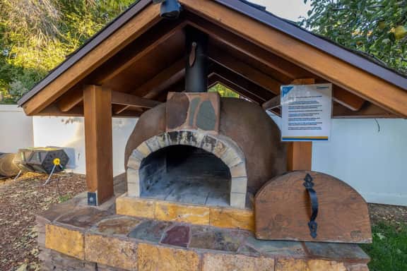Apres Abode • Pet-Friendly Ski Retreat w/ Hot Tub