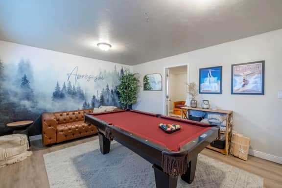 Apres Abode • Pet-Friendly Ski Retreat w/ Hot Tub