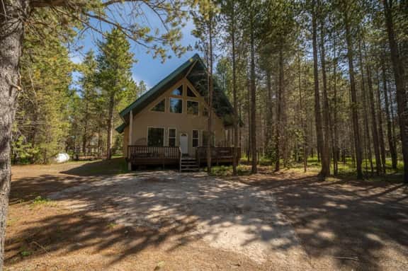 Bill's Island Hideaway | Tranquil Escape with Hot Tub, Trailer Parking & BBQ Grill & 4th Bonus Bedroom in Loft