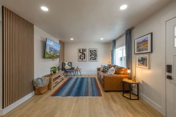 Charming Skiers' Hideaway: Cozy, Downtown Retreat for Long-Term Stays