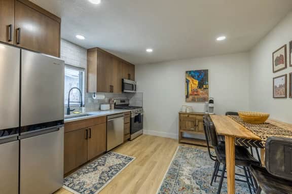 Charming Skiers' Hideaway: Cozy, Downtown Retreat for Long-Term Stays