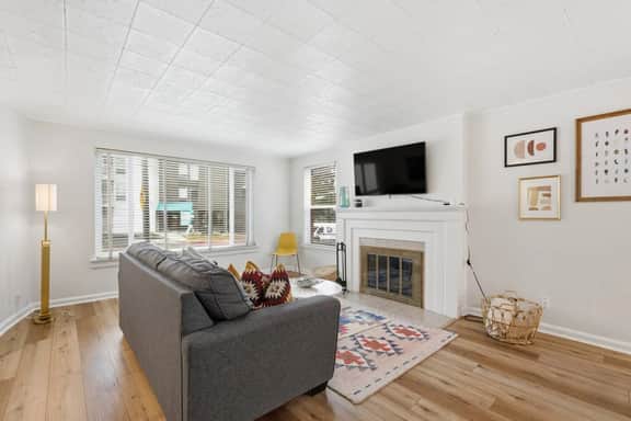 Downtown Comfort | 5 Min Walk + Near Ski Resorts