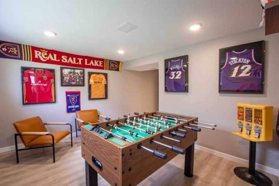 Diamond Escape: Family Fun with Hot Tub, Trampoline & Spacious Yard