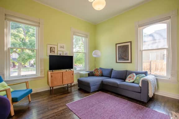 Downtown Oasis: Kid-Friendly Stay with Backyard, Perfect for Long Stays