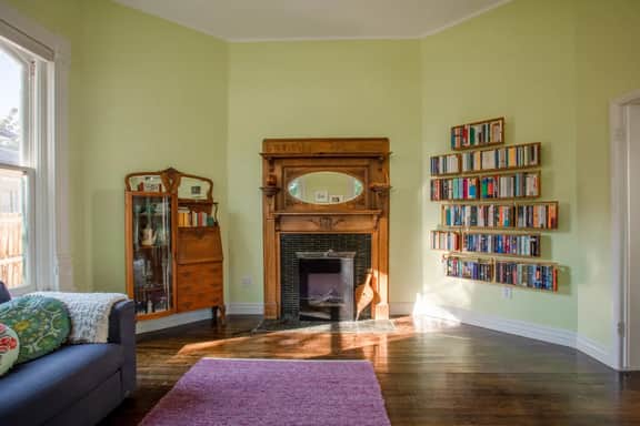 Downtown Oasis: Kid-Friendly Stay with Backyard, Perfect for Long Stays
