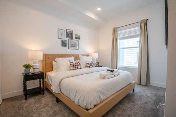 Downtown SLC Townhome + Rooftop Hot Tub