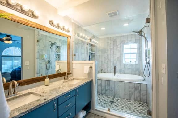 Duke's Hawaiian Surfer Haven: Spacious 4BD Home for Long Stays