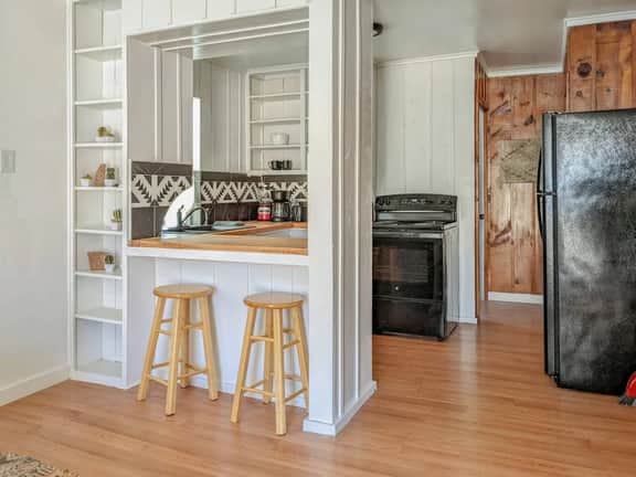 Economical Pet Friendly Downtown Apartment | Explorer's Haven