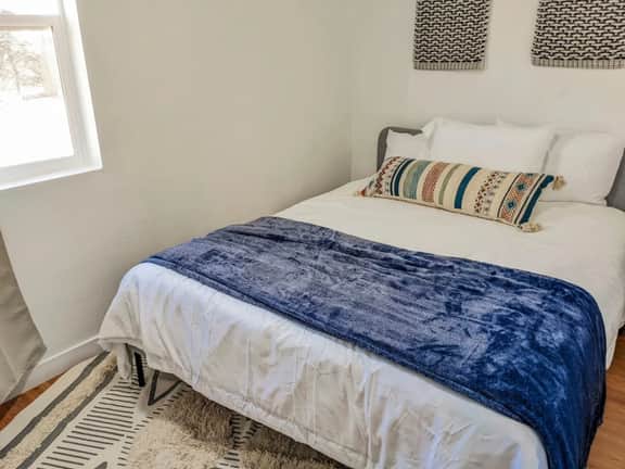 Economical Pet Friendly Downtown Apartment | Explorer's Haven