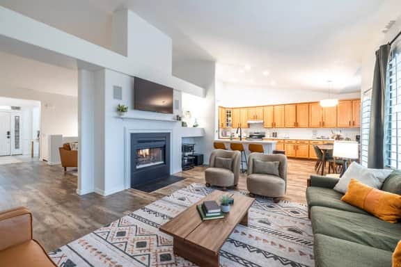 Great Green Mountain Retreat + Game Room + Hot Tub