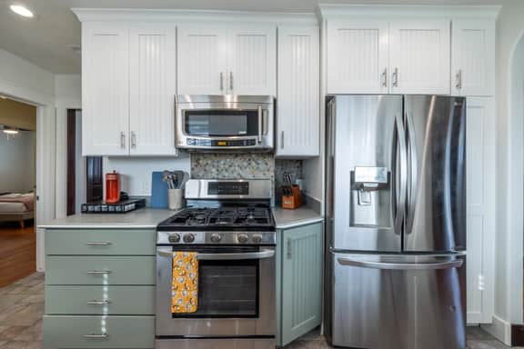 Hollander Heritage House | 2BR + Yard + Air Hockey Table + Pets