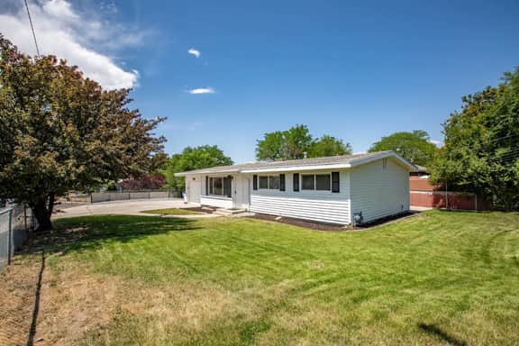 LilyPad Retreat + Pet friendly